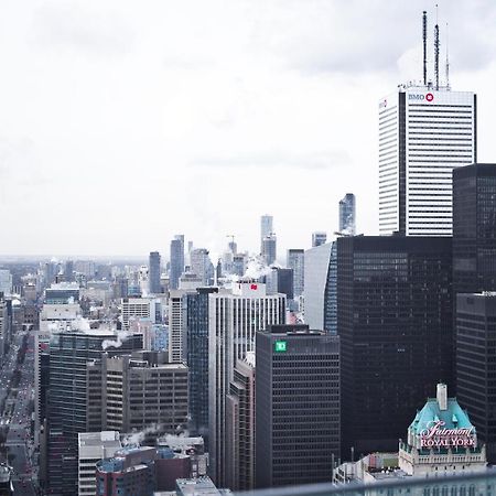 The York Boutique Suites Торонто Экстерьер фото
