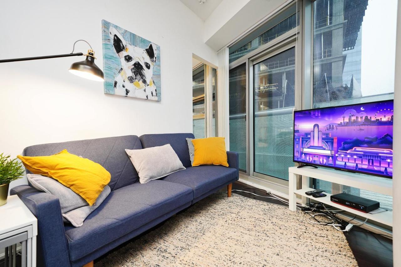 The York Boutique Suites Торонто Экстерьер фото