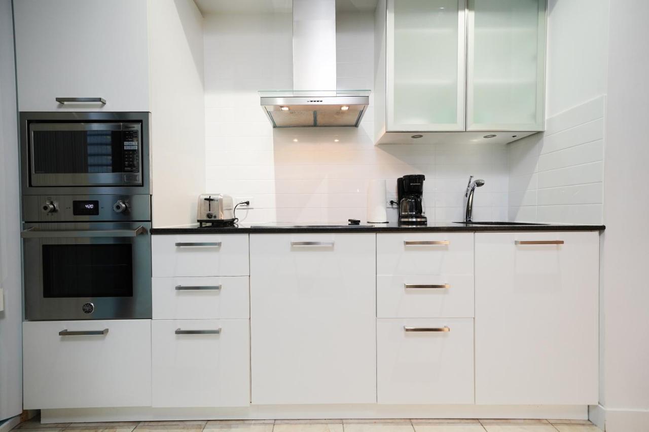 The York Boutique Suites Торонто Экстерьер фото