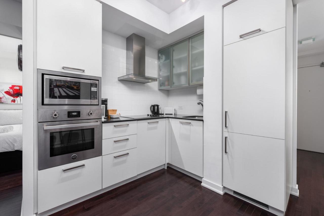 The York Boutique Suites Торонто Экстерьер фото