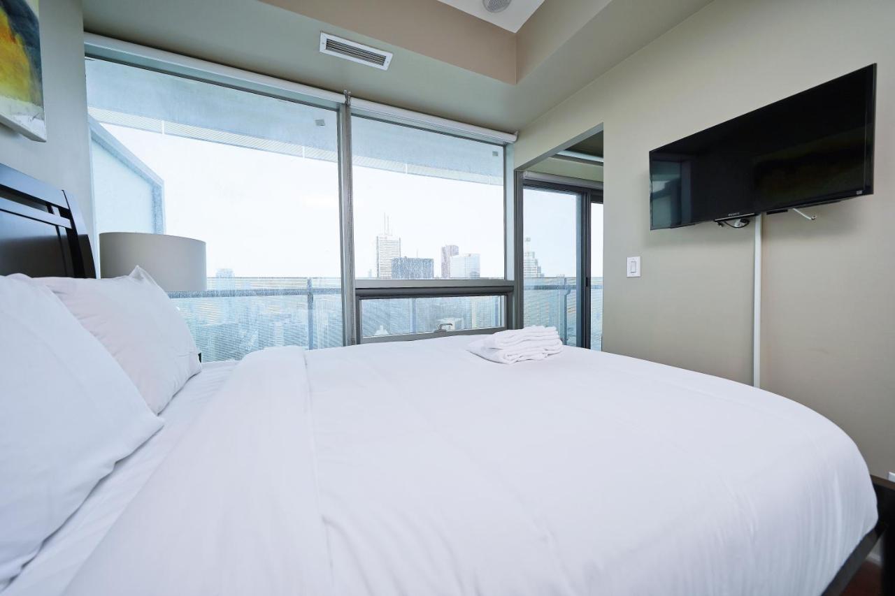 The York Boutique Suites Торонто Экстерьер фото