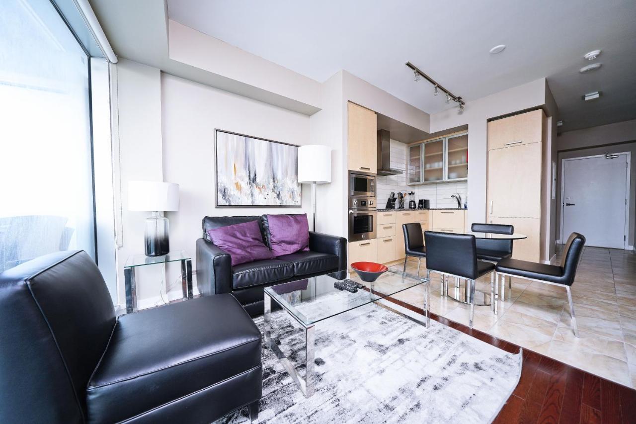 The York Boutique Suites Торонто Экстерьер фото