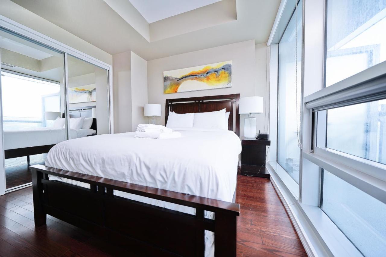 The York Boutique Suites Торонто Экстерьер фото