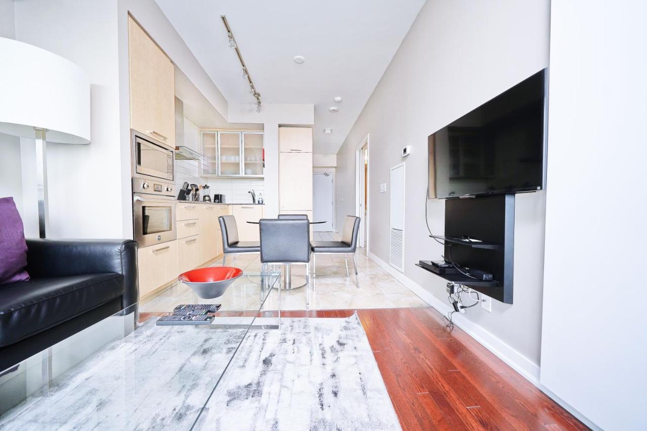 The York Boutique Suites Торонто Экстерьер фото
