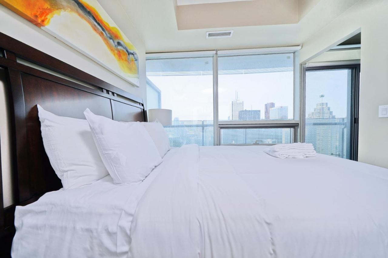 The York Boutique Suites Торонто Экстерьер фото