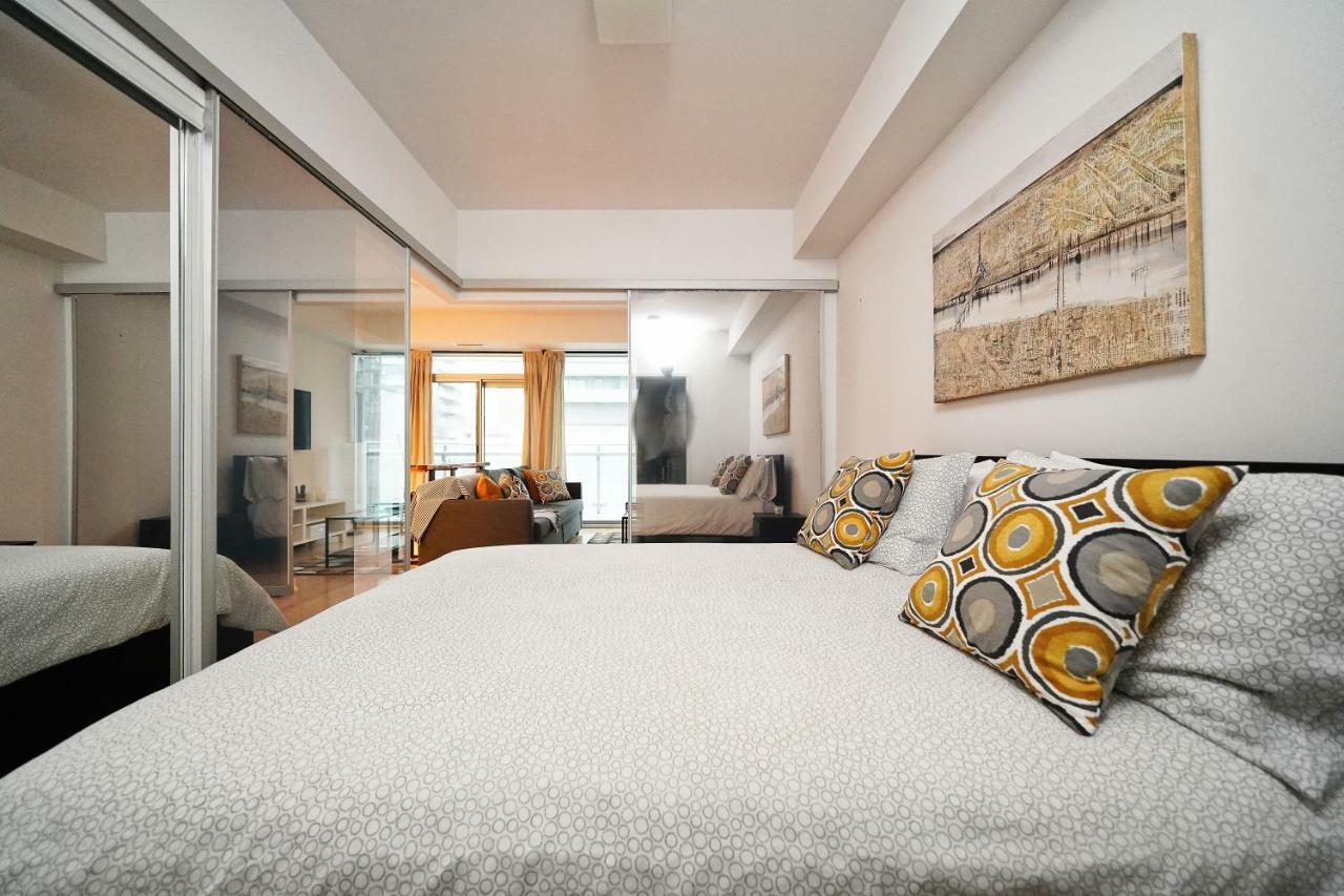 The York Boutique Suites Торонто Экстерьер фото