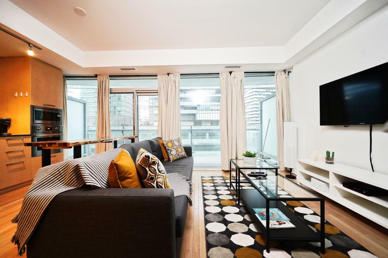 The York Boutique Suites Торонто Экстерьер фото