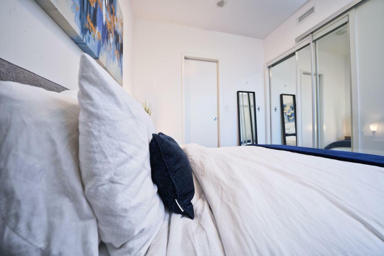 The York Boutique Suites Торонто Экстерьер фото