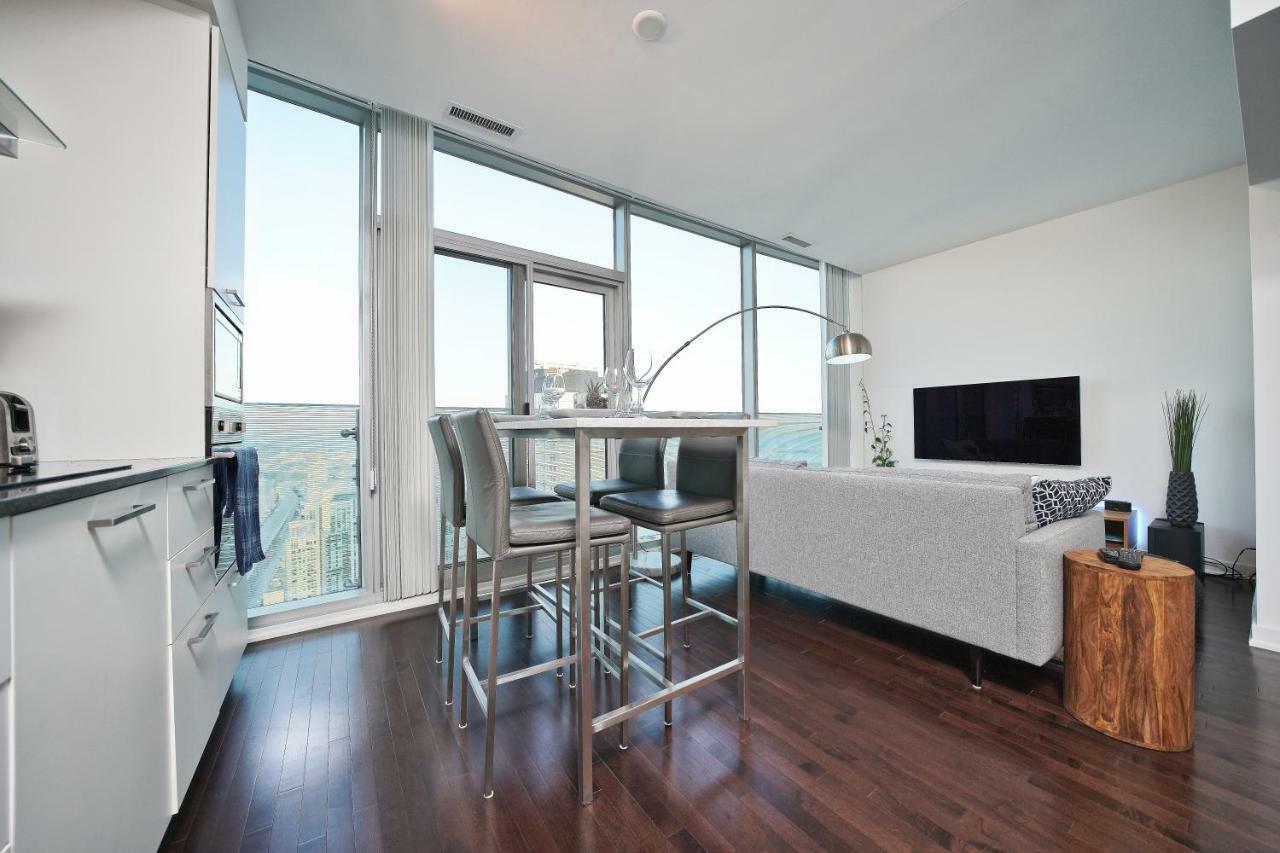 The York Boutique Suites Торонто Экстерьер фото