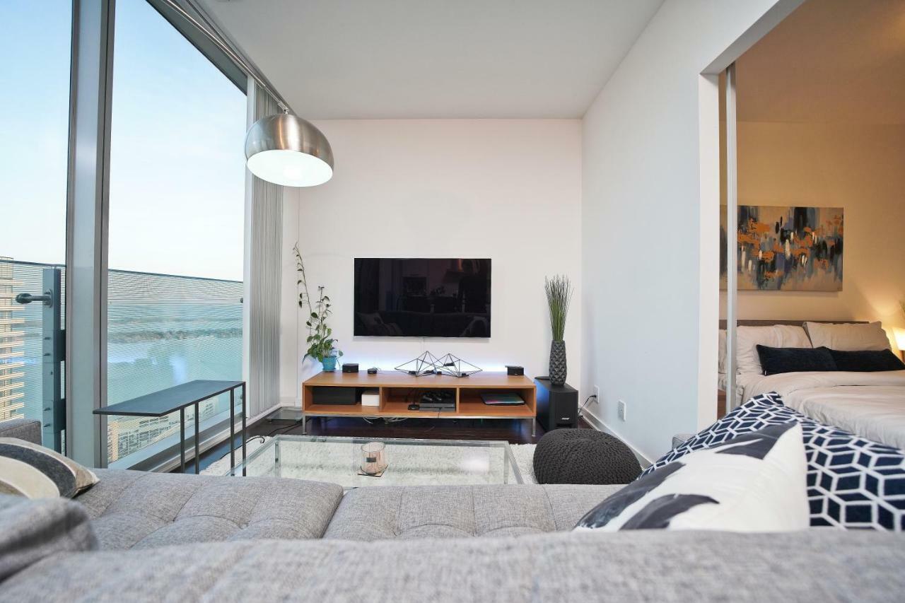 The York Boutique Suites Торонто Экстерьер фото