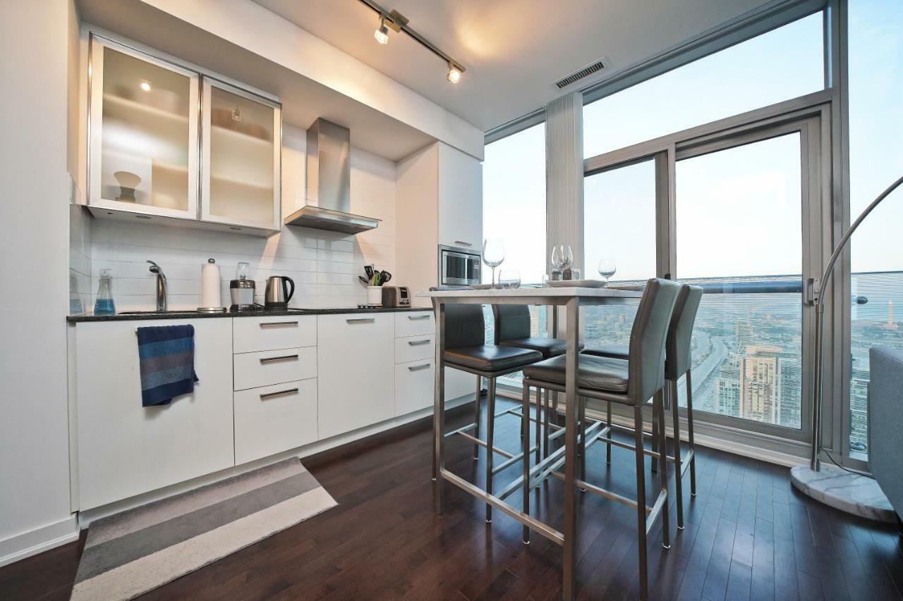The York Boutique Suites Торонто Экстерьер фото
