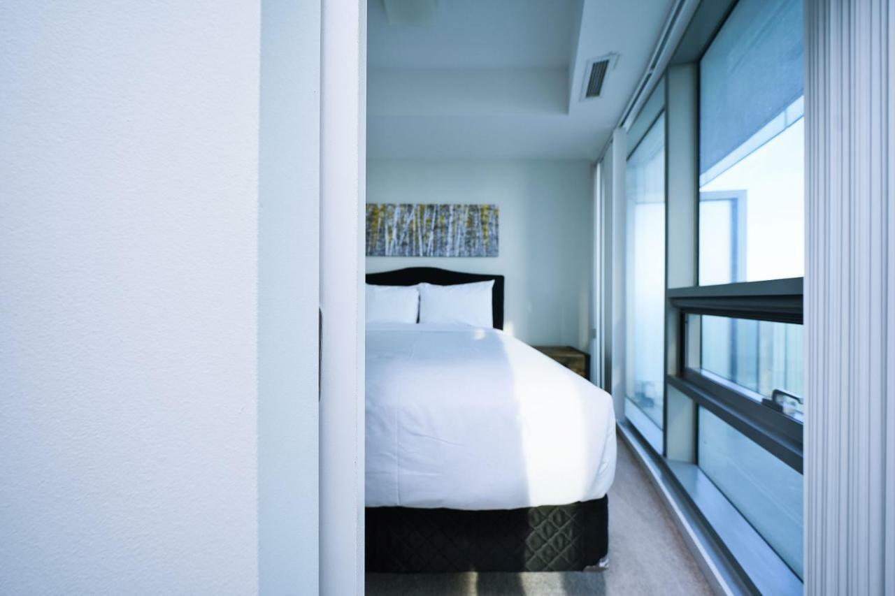 The York Boutique Suites Торонто Экстерьер фото