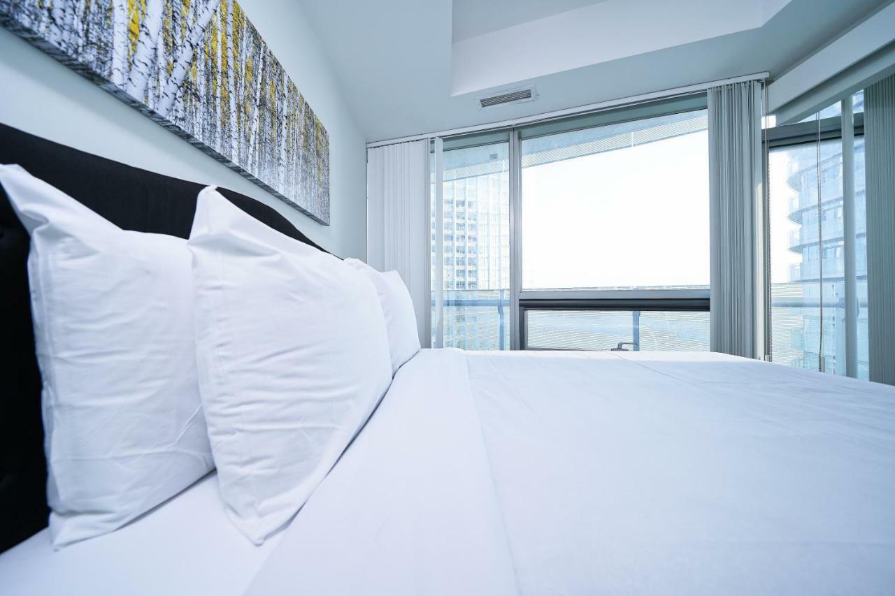 The York Boutique Suites Торонто Экстерьер фото