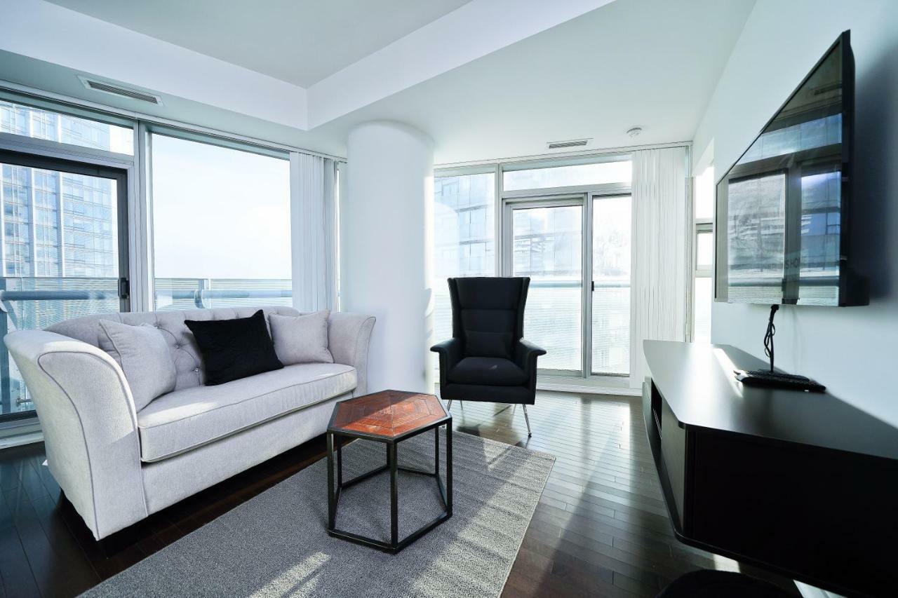 The York Boutique Suites Торонто Экстерьер фото