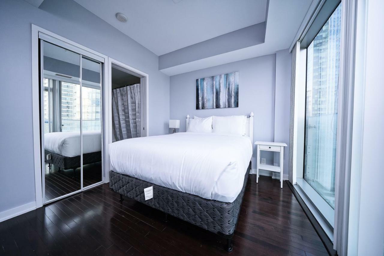 The York Boutique Suites Торонто Экстерьер фото