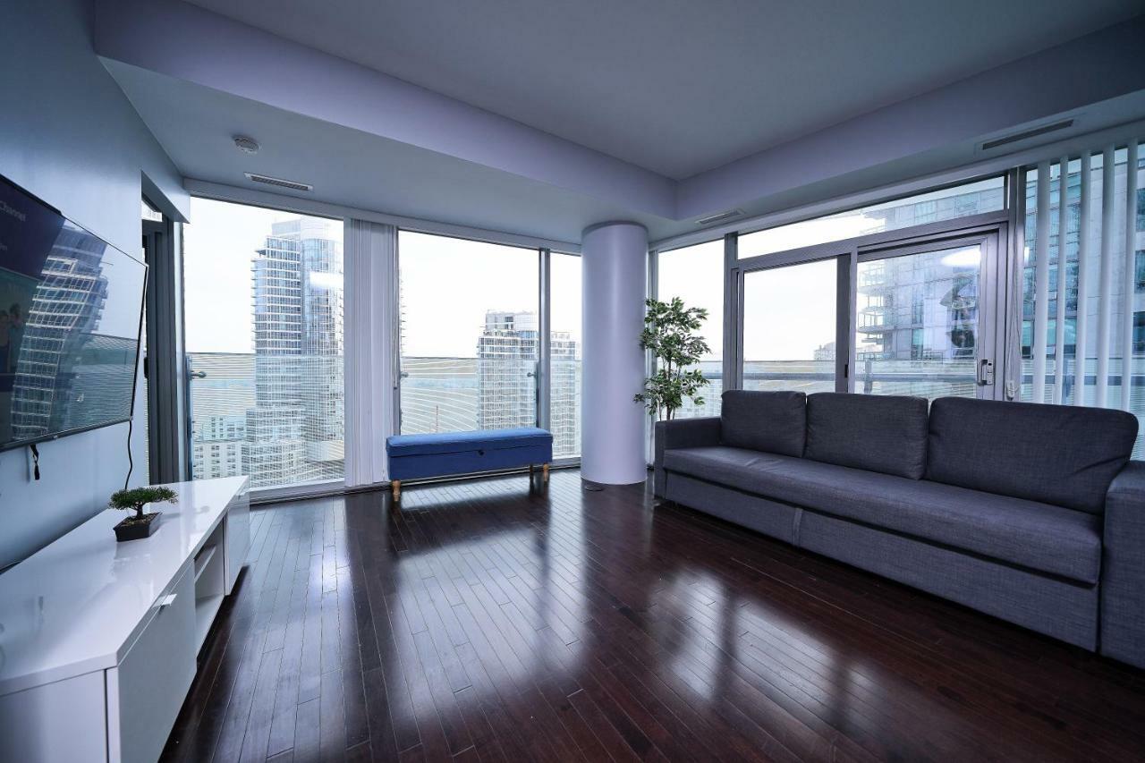 The York Boutique Suites Торонто Экстерьер фото