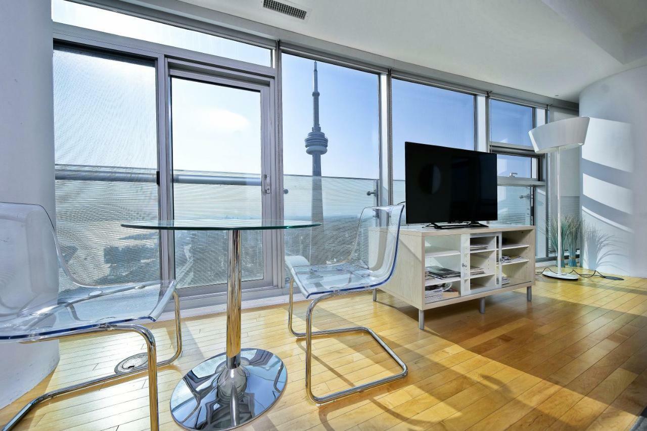 The York Boutique Suites Торонто Экстерьер фото