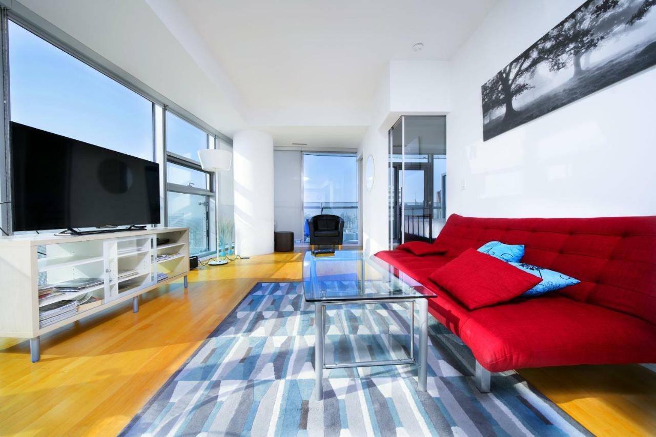 The York Boutique Suites Торонто Экстерьер фото