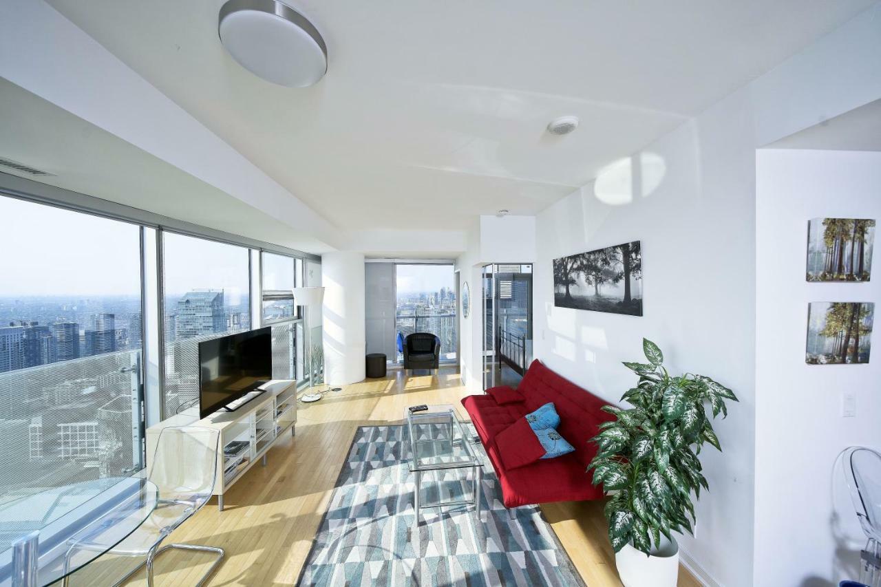 The York Boutique Suites Торонто Экстерьер фото
