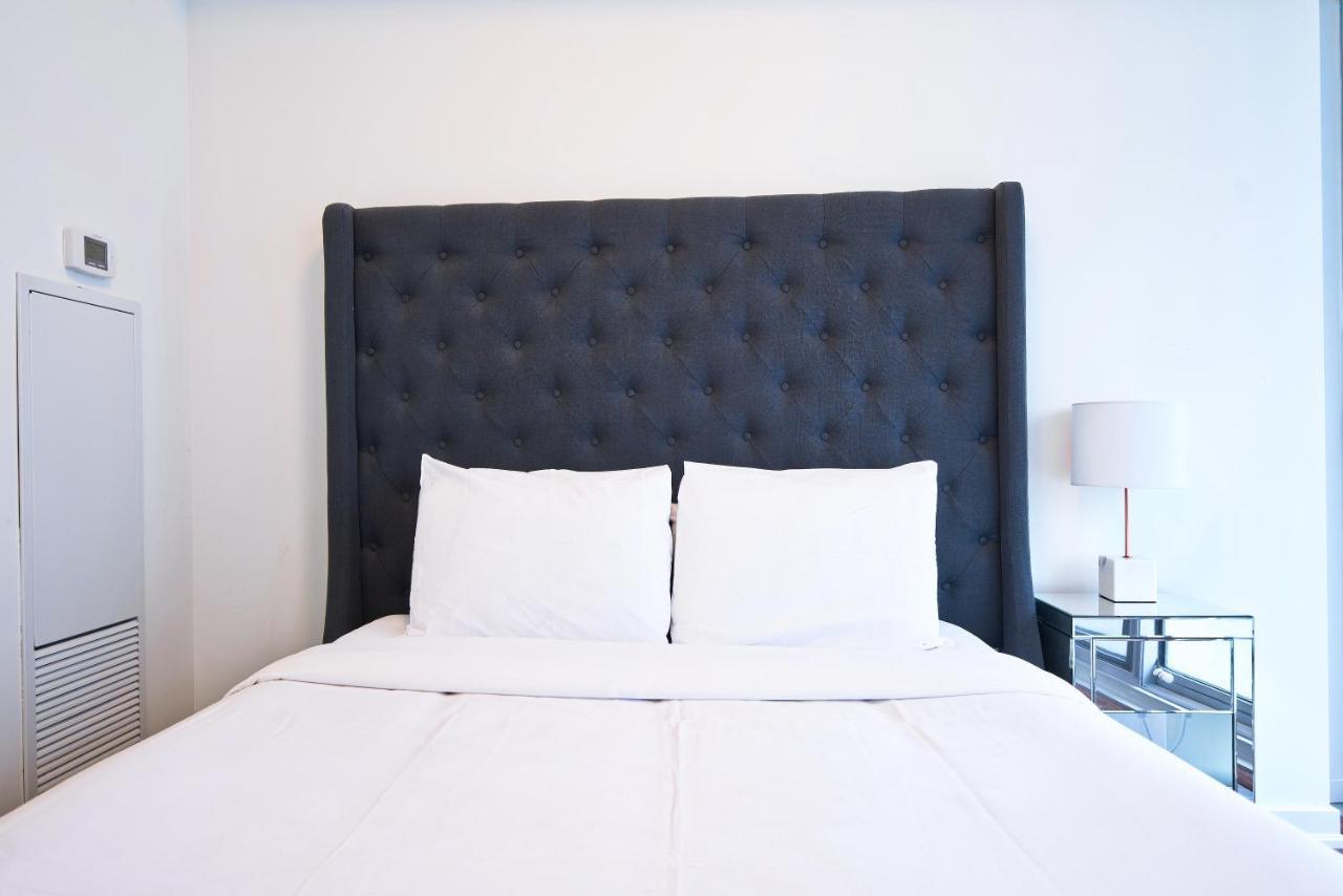 The York Boutique Suites Торонто Экстерьер фото