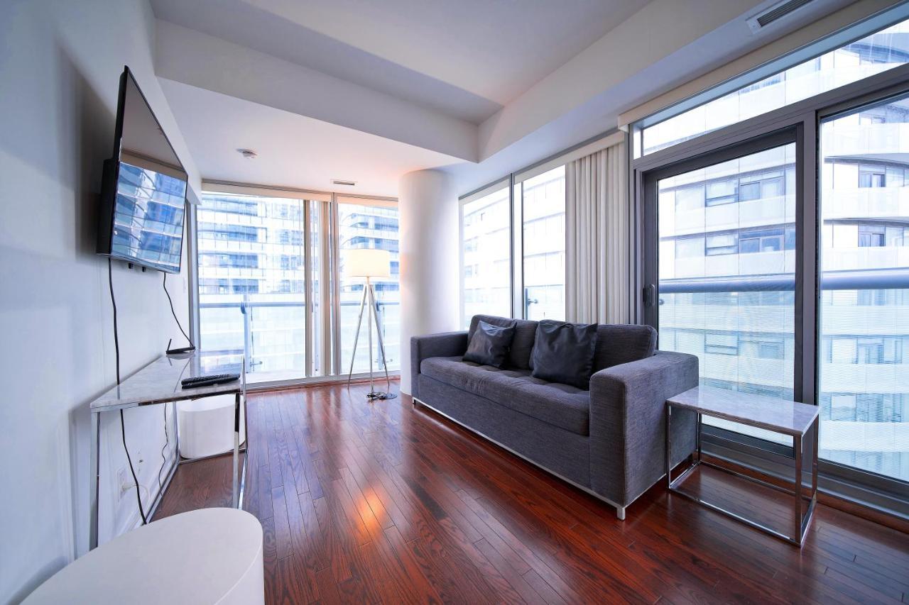 The York Boutique Suites Торонто Экстерьер фото
