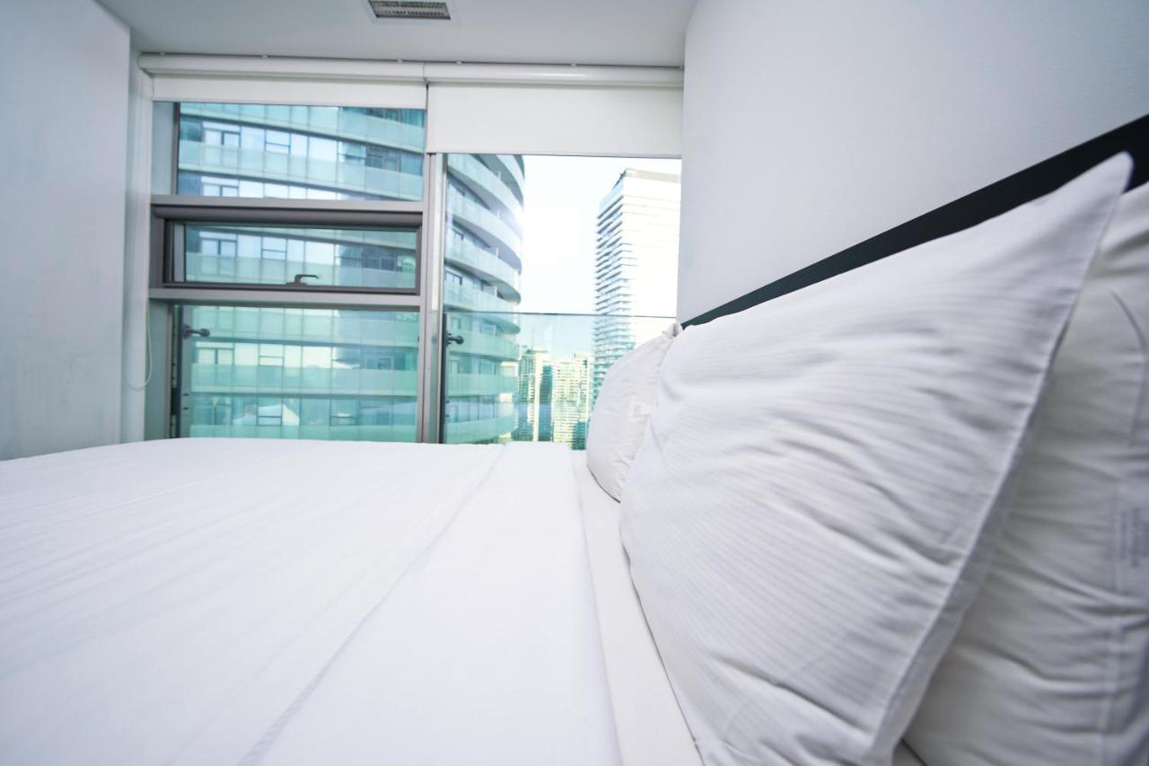 The York Boutique Suites Торонто Экстерьер фото