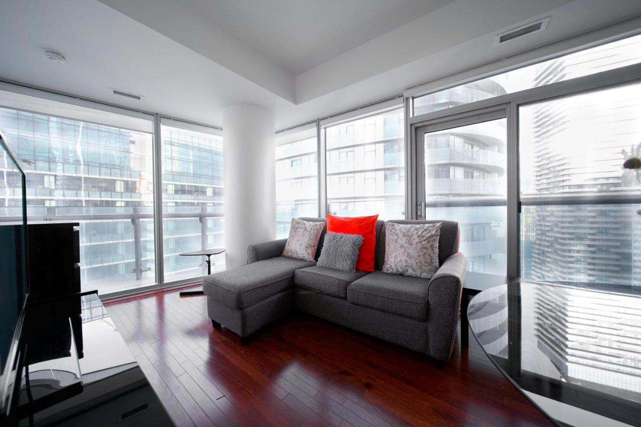 The York Boutique Suites Торонто Экстерьер фото